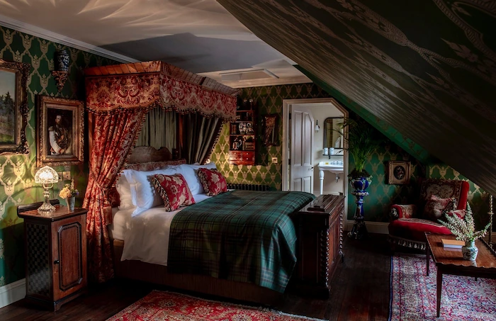 Victoriana Suite
